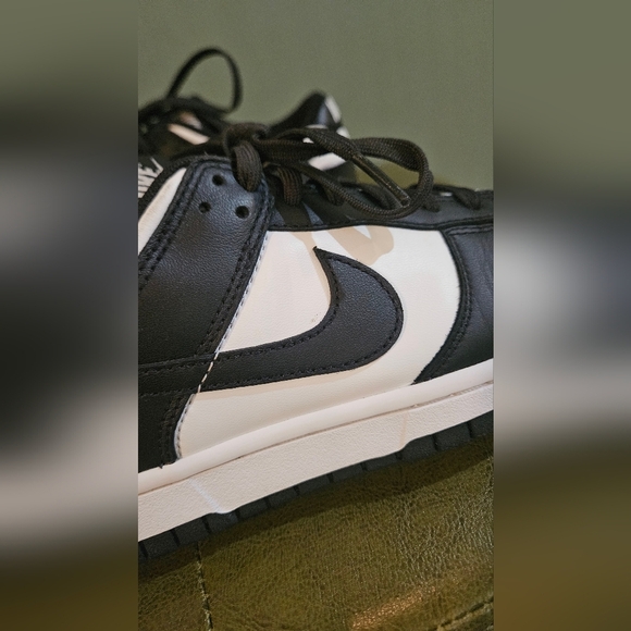 NIKE Dunk Low Retro Leather Sneakers In Panda. Black/White. Mens 7.5/Womens 8.5. - Picture 13 of 16